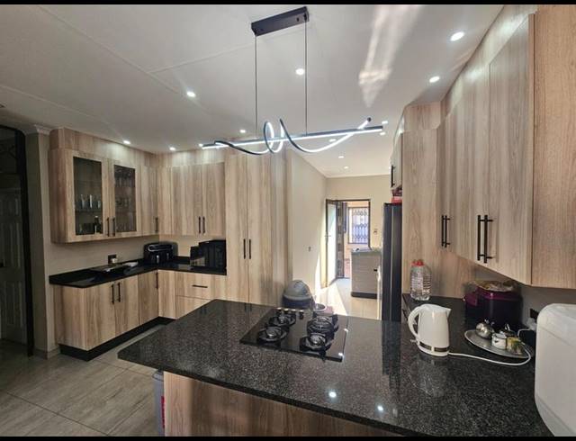 4 BEDROOM HOUSE FOR SALE IN BRACKENHURST